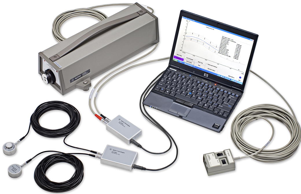 Illustration of the Keysight 5530 laser interferometer showing USB sensors and laser head interfaces.